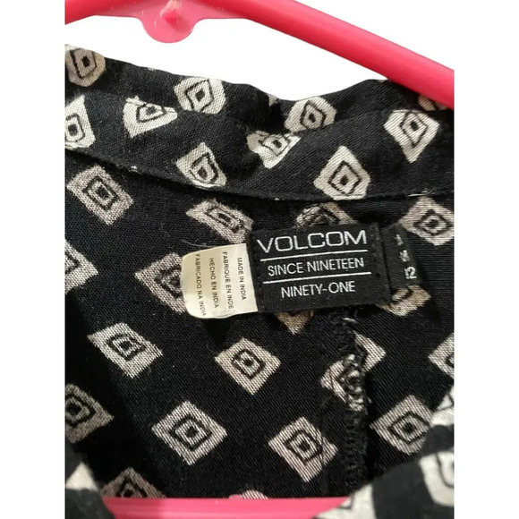 Volcom Black Geometric Pattern Long Sleeves Button Front Shirt Size Medium - Picture 2 of 4